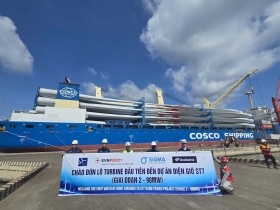 Khi những cánh quạt đầu tiên cập bến: Sóc Trăng 7 chính thức bước vào giai đoạn lắp đặt