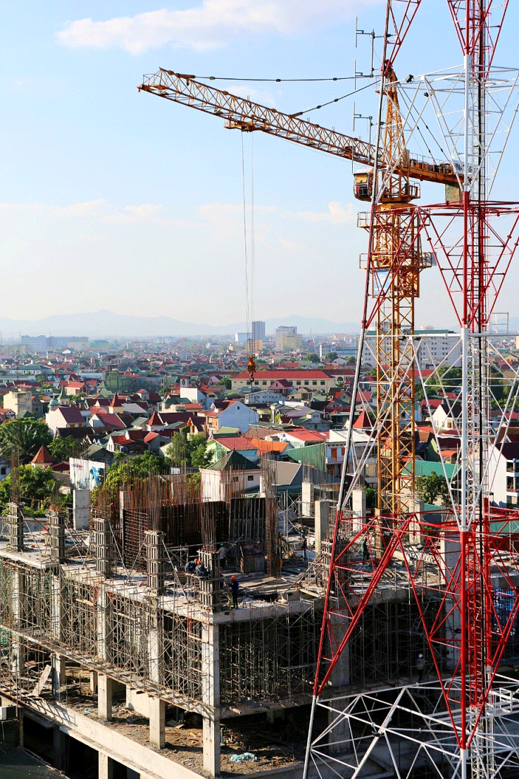 Công trình mới bên cột ăng ten cao 171m 